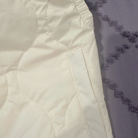 Girls off white puffer vest - Picture 3 of 3